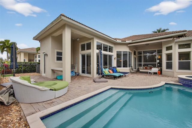 307 Charroux Dr, Palm Beach Gardens, FL 33410