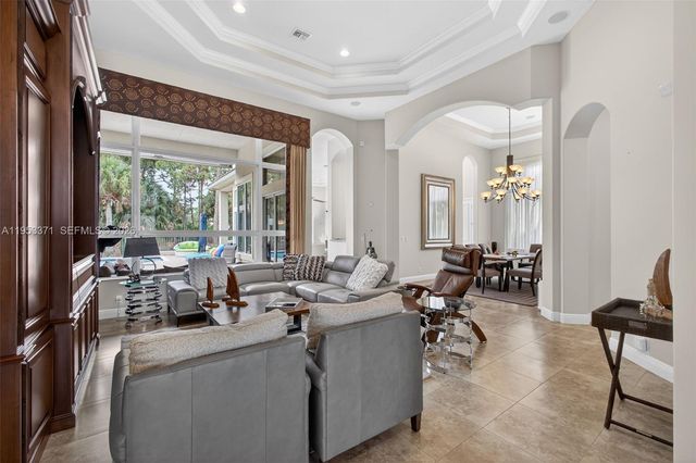 307 Charroux Dr, Palm Beach Gardens, FL 33410