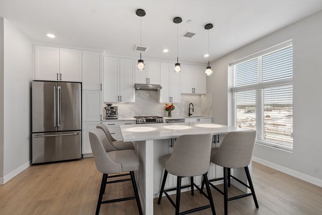 18 Artisan Drive 401, Salem, NH 03079