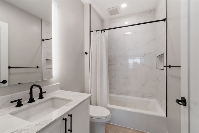 18 Artisan Drive 401, Salem, NH 03079