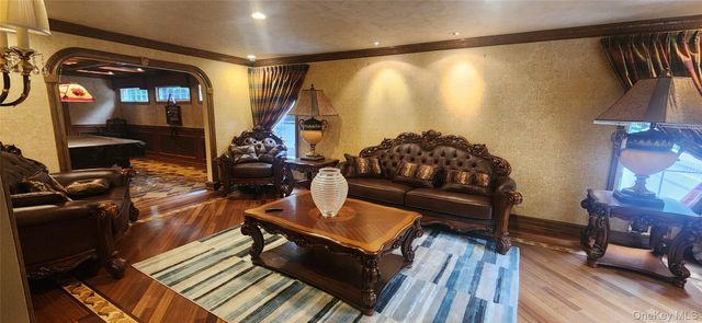 7 Arista Court, Dix Hills, NY 11746