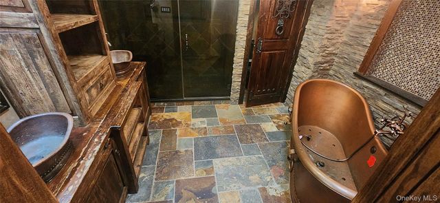 7 Arista Court, Dix Hills, NY 11746