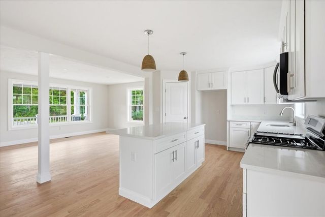 9 Jasmine Way, Bridgewater, MA 02324