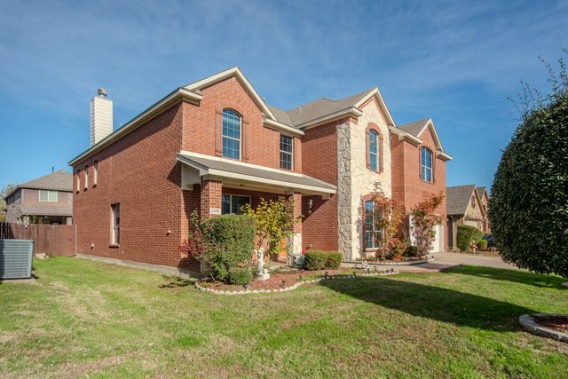 2228 Sparrow Hawk Court, Grand Prairie, TX 75052