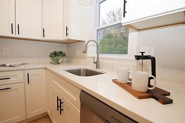 27 Holbrook Court 1, Melrose, MA 02176