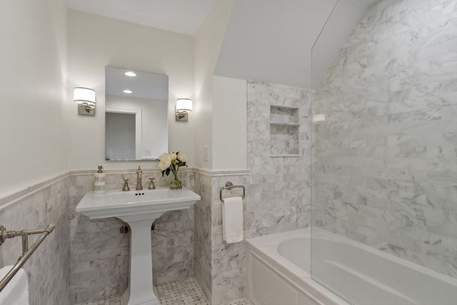 27 Pine St, Concord, MA 01742