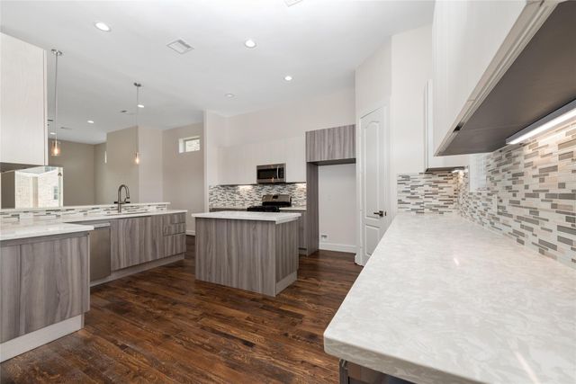 9406 Glenfield Court, Houston, TX 77096