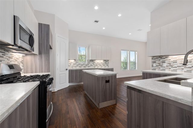 9406 Glenfield Court, Houston, TX 77096