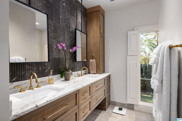 4216 KENNESAW DRIVE, Mountain Brook, AL 35213