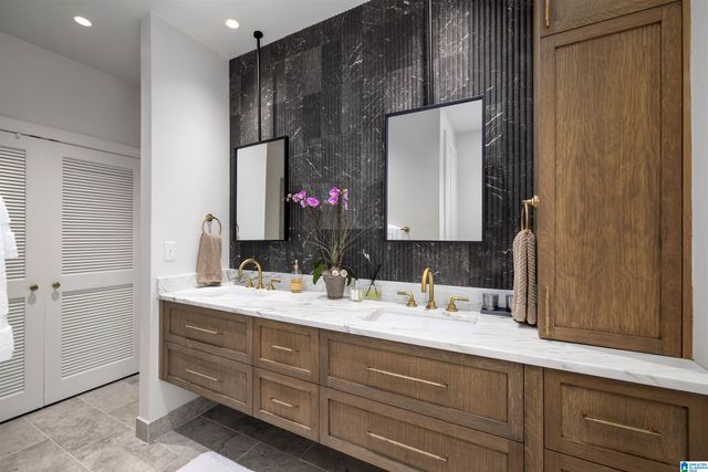 4216 KENNESAW DRIVE, Mountain Brook, AL 35213