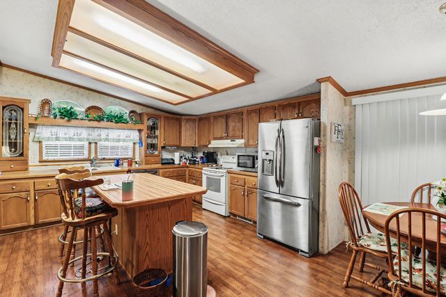 39 Rosa Drive, Saint Matthews, SC 29135