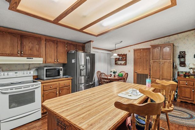 39 Rosa Drive, Saint Matthews, SC 29135
