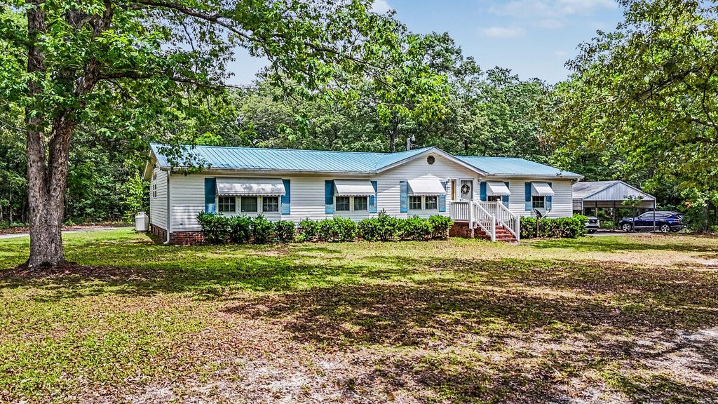 39 Rosa Drive, Saint Matthews, SC 29135