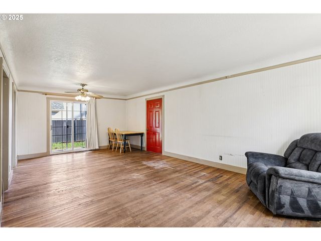 224 Ne 92ND Pl, Portland, OR 97220