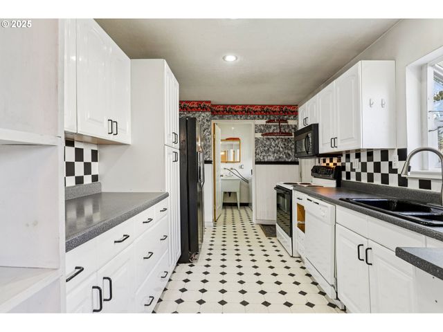 224 Ne 92ND Pl, Portland, OR 97220