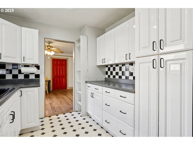 224 Ne 92ND Pl, Portland, OR 97220