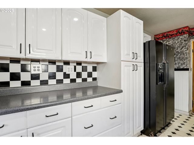 224 Ne 92ND Pl, Portland, OR 97220