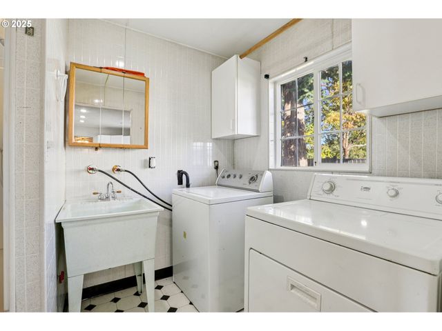 224 Ne 92ND Pl, Portland, OR 97220