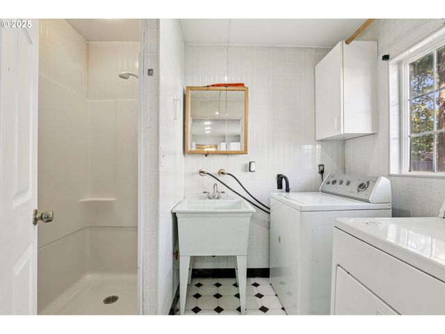 224 Ne 92ND Pl, Portland, OR 97220