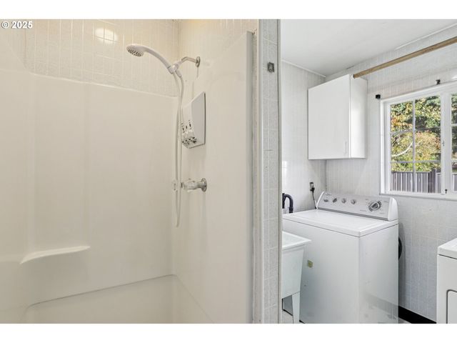 224 Ne 92ND Pl, Portland, OR 97220