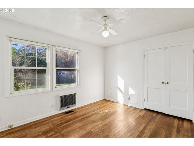 224 Ne 92ND Pl, Portland, OR 97220