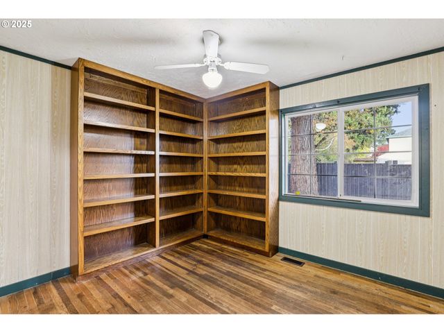 224 Ne 92ND Pl, Portland, OR 97220