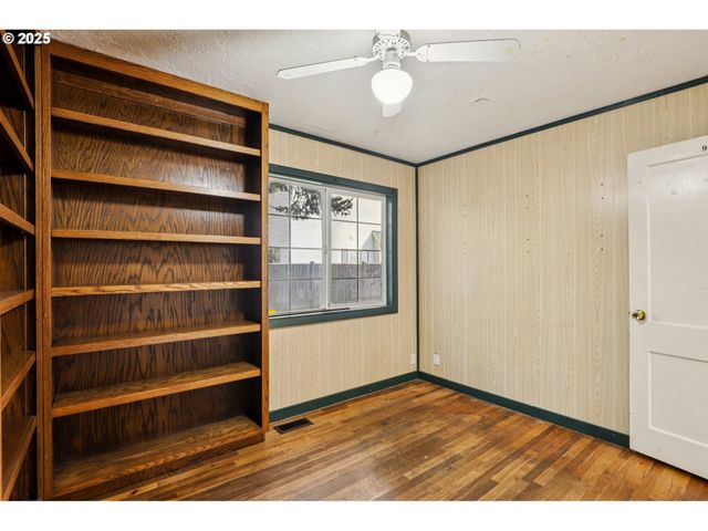 224 Ne 92ND Pl, Portland, OR 97220