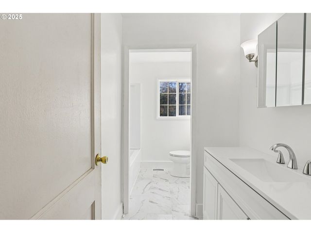 224 Ne 92ND Pl, Portland, OR 97220