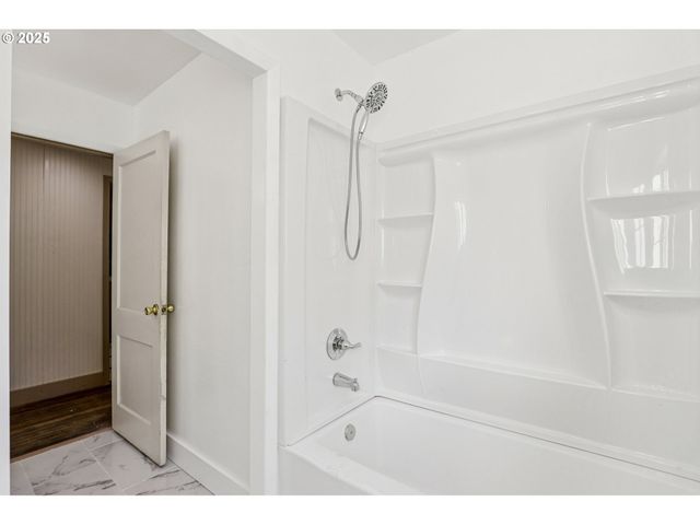 224 Ne 92ND Pl, Portland, OR 97220