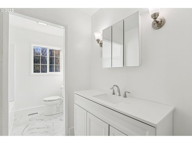 224 Ne 92ND Pl, Portland, OR 97220