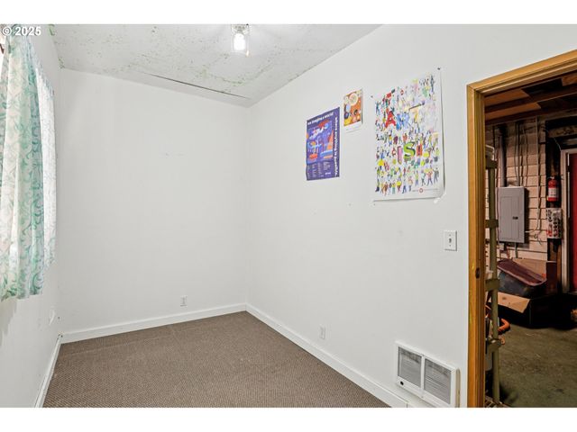 224 Ne 92ND Pl, Portland, OR 97220