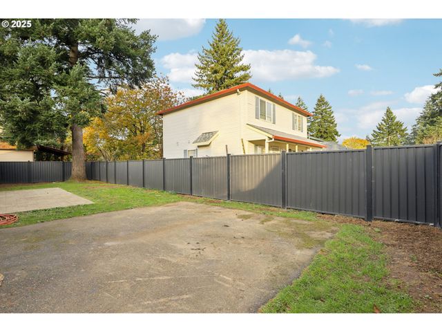 224 Ne 92ND Pl, Portland, OR 97220