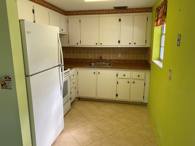 95 CAMBRIDGE E 95, West Palm Beach, FL 33417