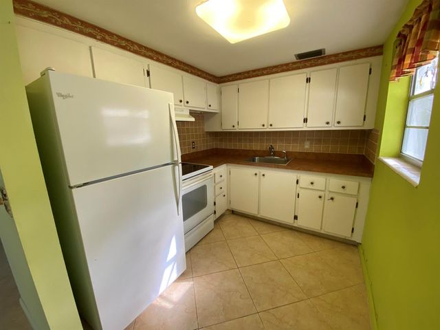95 CAMBRIDGE E 95, West Palm Beach, FL 33417