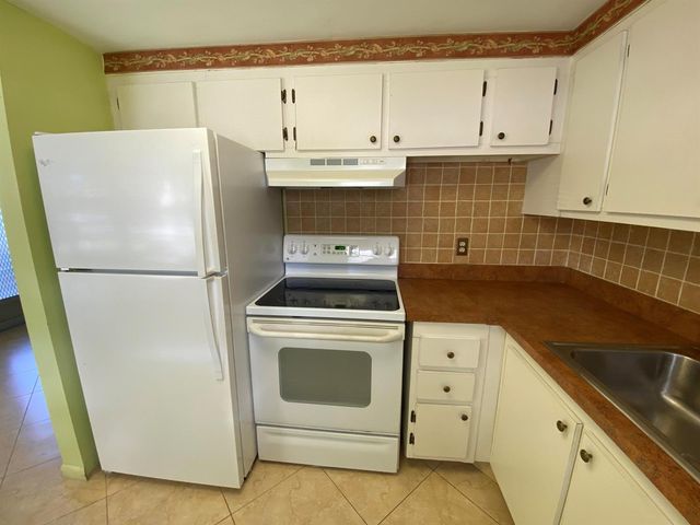 95 CAMBRIDGE E 95, West Palm Beach, FL 33417