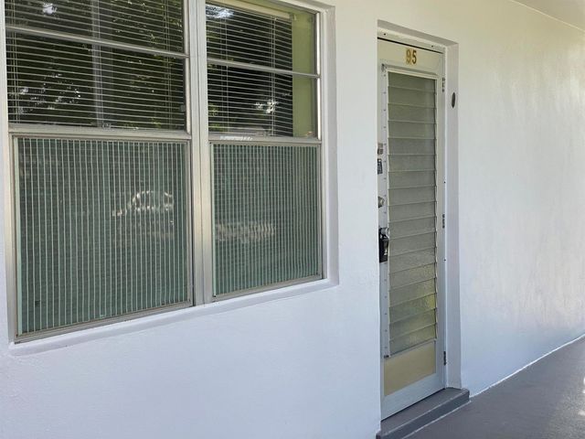 95 CAMBRIDGE E 95, West Palm Beach, FL 33417