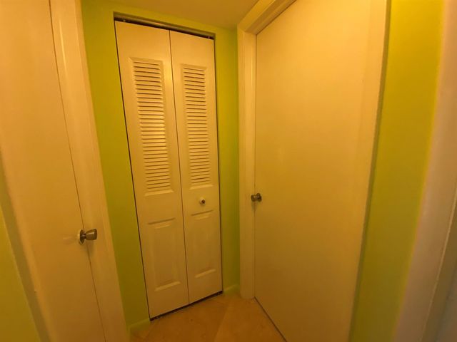 95 CAMBRIDGE E 95, West Palm Beach, FL 33417