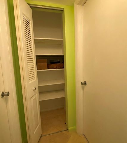 95 CAMBRIDGE E 95, West Palm Beach, FL 33417