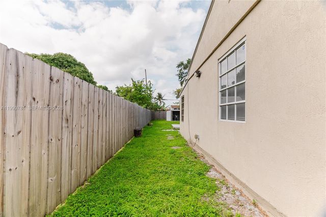 1447 NW 101st St, Miami, FL 33147