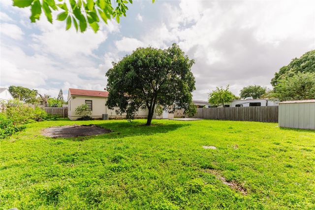 1447 NW 101st St, Miami, FL 33147