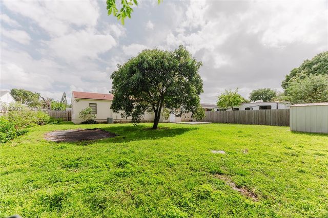 1447 NW 101st St, Miami, FL 33147