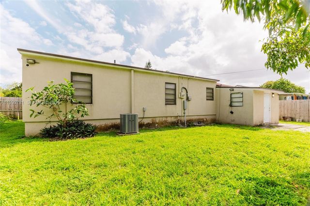 1447 NW 101st St, Miami, FL 33147