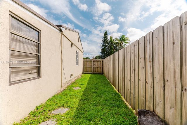 1447 NW 101st St, Miami, FL 33147