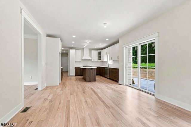 4 Highland Meadows Road, Pohatcong Twp., NJ 08865