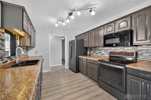 7903 Edgewater Drive, Middletown, OH 45042