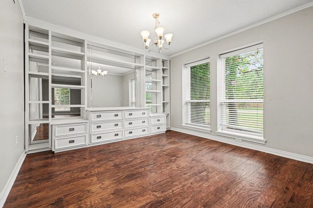 107 Carriage Lane, Conroe, TX 77385