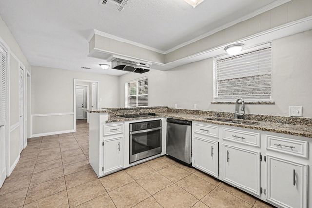 107 Carriage Lane, Conroe, TX 77385