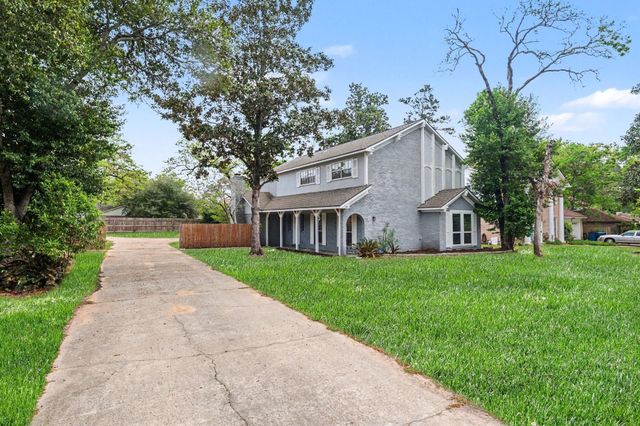 107 Carriage Lane, Conroe, TX 77385