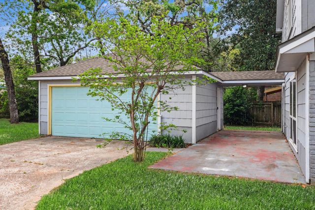 107 Carriage Lane, Conroe, TX 77385