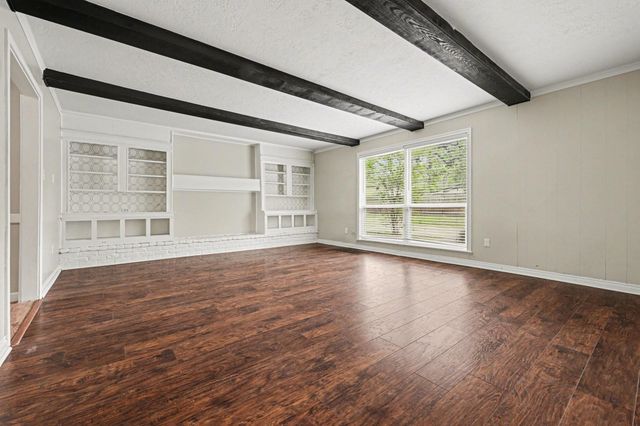 107 Carriage Lane, Conroe, TX 77385